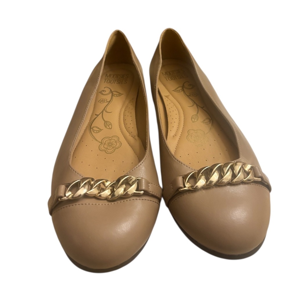 Mootsies Tootsies Ballet Flats Carlli Curb With Gold Tone Chain in Beige Size 9M